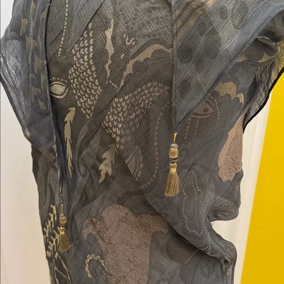 Elegant Zonda Nellis grey metallic Floral Shawl
